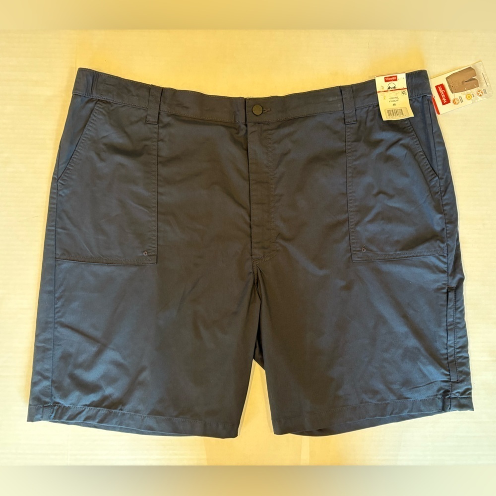 Wrangler Relaxed Fit blue cargo shorts size 48 NWT